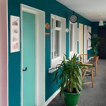 Station House Apartment *