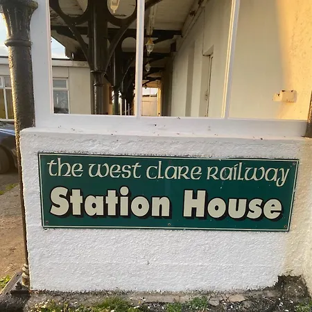 Station House Apartment *